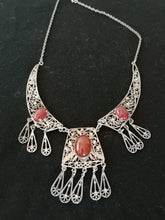 Charger l&#39;image dans la galerie, Collier filigrane argent orientale avec cabochon en verre. 
