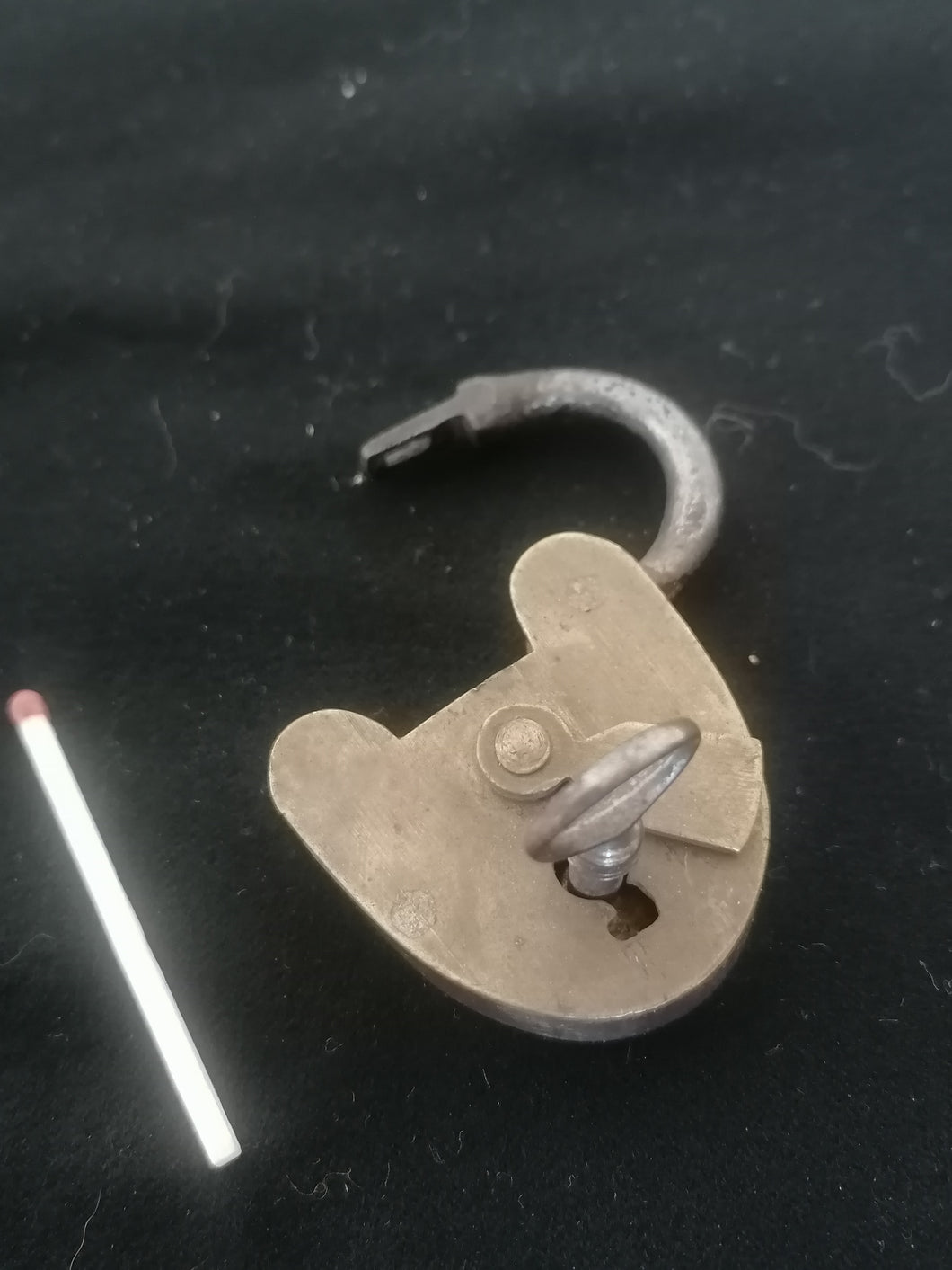 Petit cadenas ancien en laiton et fer forgé