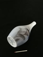 Charger l&#39;image dans la galerie, Vase en porcelaine Copenhague
