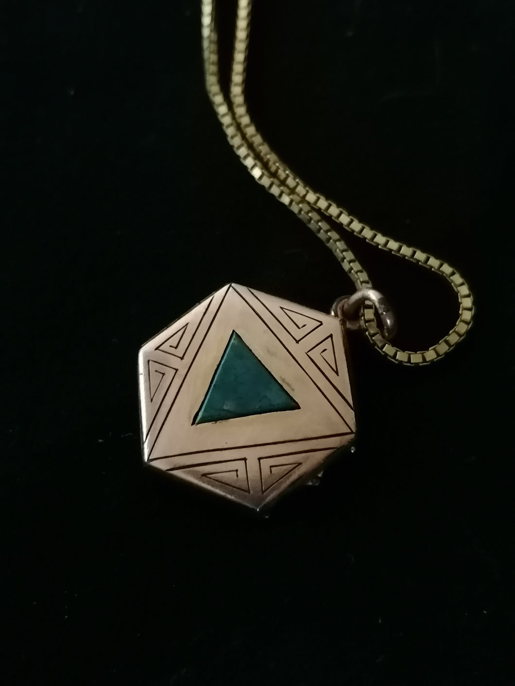 Pendentif doré souvenir photos vers 1930
