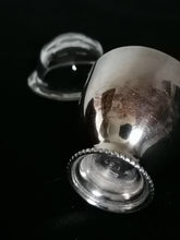 Charger l&#39;image dans la galerie, Salière en argent et cristal yezler
