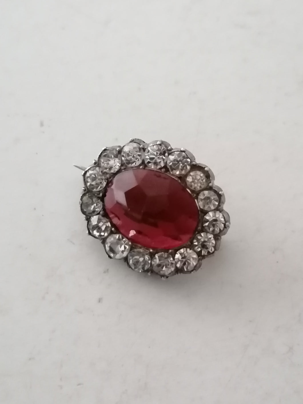 Broche en argent et cristaux