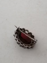 Charger l&#39;image dans la galerie, Broche en argent et cristaux
