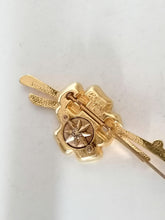 Charger l&#39;image dans la galerie, Broche à chapeau doré, Arcane et Van Cleef Arpels
