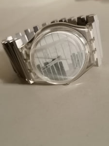Swatch 2000 jamais servie avec son plastique de protection. Fonctionne 
