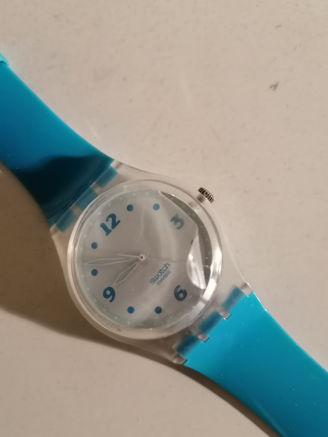 Swatch 2002 turquoise jamais servie, avec protection vitre encore.