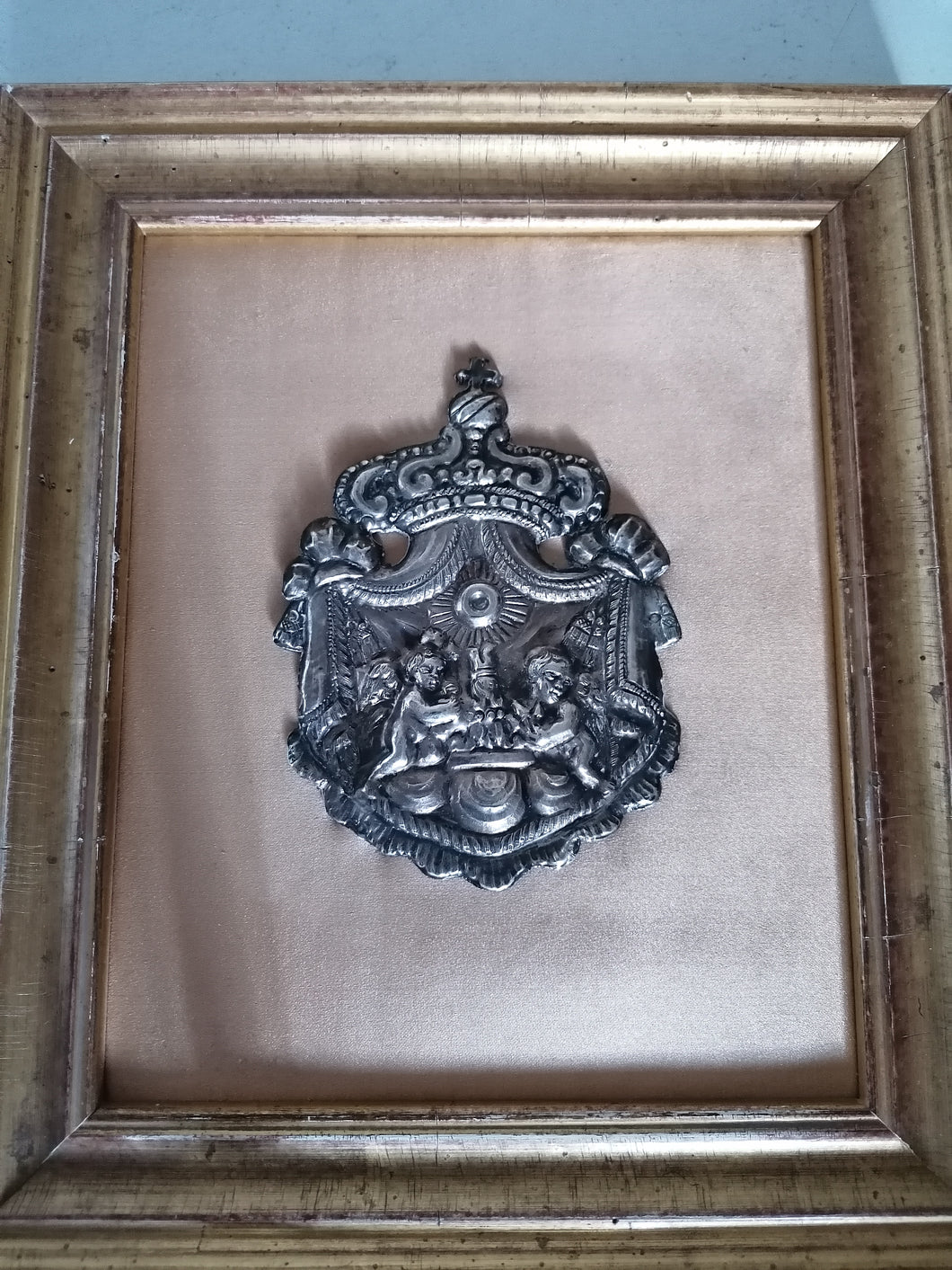 Souvenir religieux en argent massif. 
