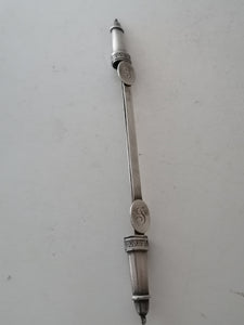 Porte aiguille à tricoter dit affiquet en argent massif, Orfèvre Suisse Janin. XIXème