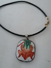 Charger l&#39;image dans la galerie, Collier avec morceau de porcelaine Imari  motif traditionnelle
