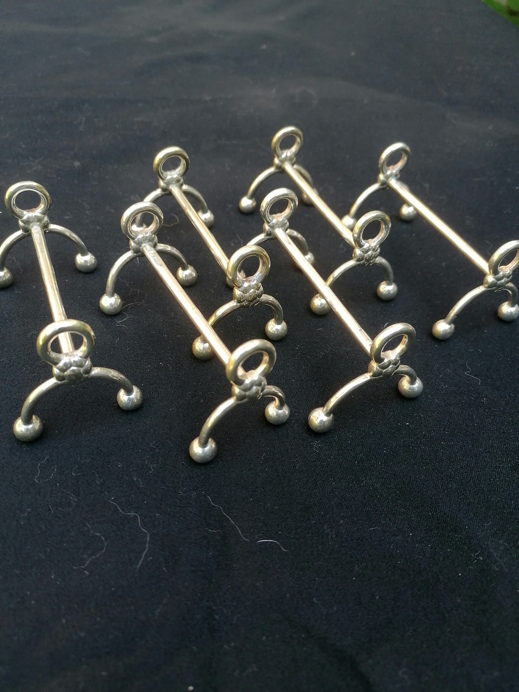 Christofle série de 6 porte couteau et fourchette en métal argenté. 