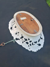 Charger l&#39;image dans la galerie, Rare souvenir de Genève avec boîte à musique en porcelaine.
