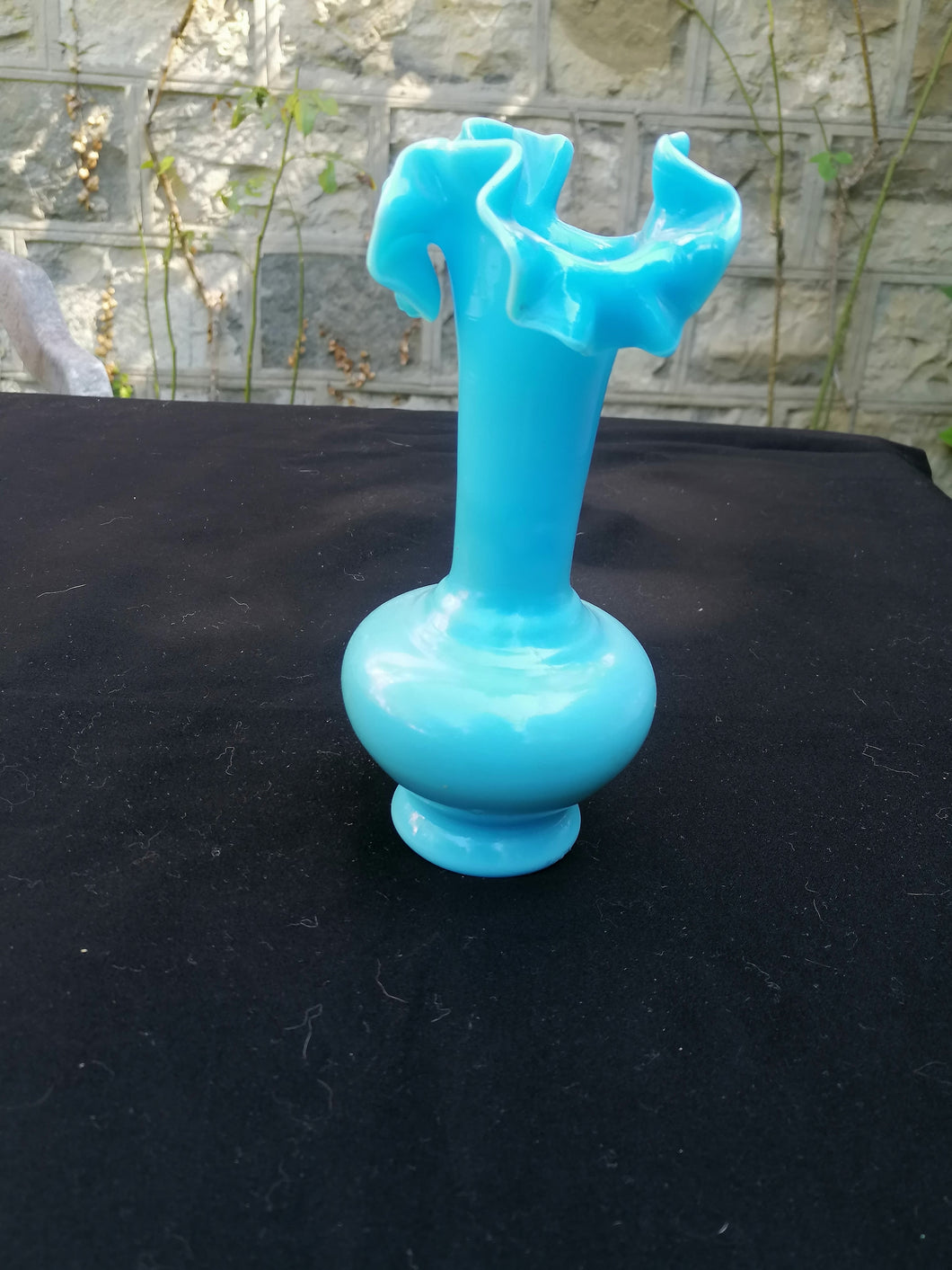 Vase en opaline bleu ancien 