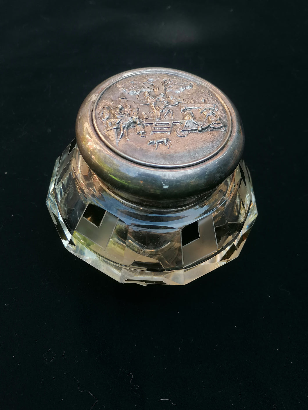 Boîte en cristal taillé Art Déco, avec couvercle en métal argenté