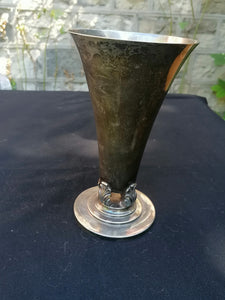 Vase design en métal argenté suédois.