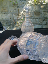 Charger l&#39;image dans la galerie, Paire de carafe Baccarat ancienne en cristal taillé
