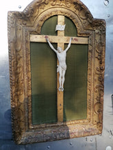 Charger l&#39;image dans la galerie, Crucifix 18ème avec cadre doré Louis XIV
