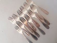 Charger l&#39;image dans la galerie, Série de 12 fourchettes argenté  à dessert Art déco 
