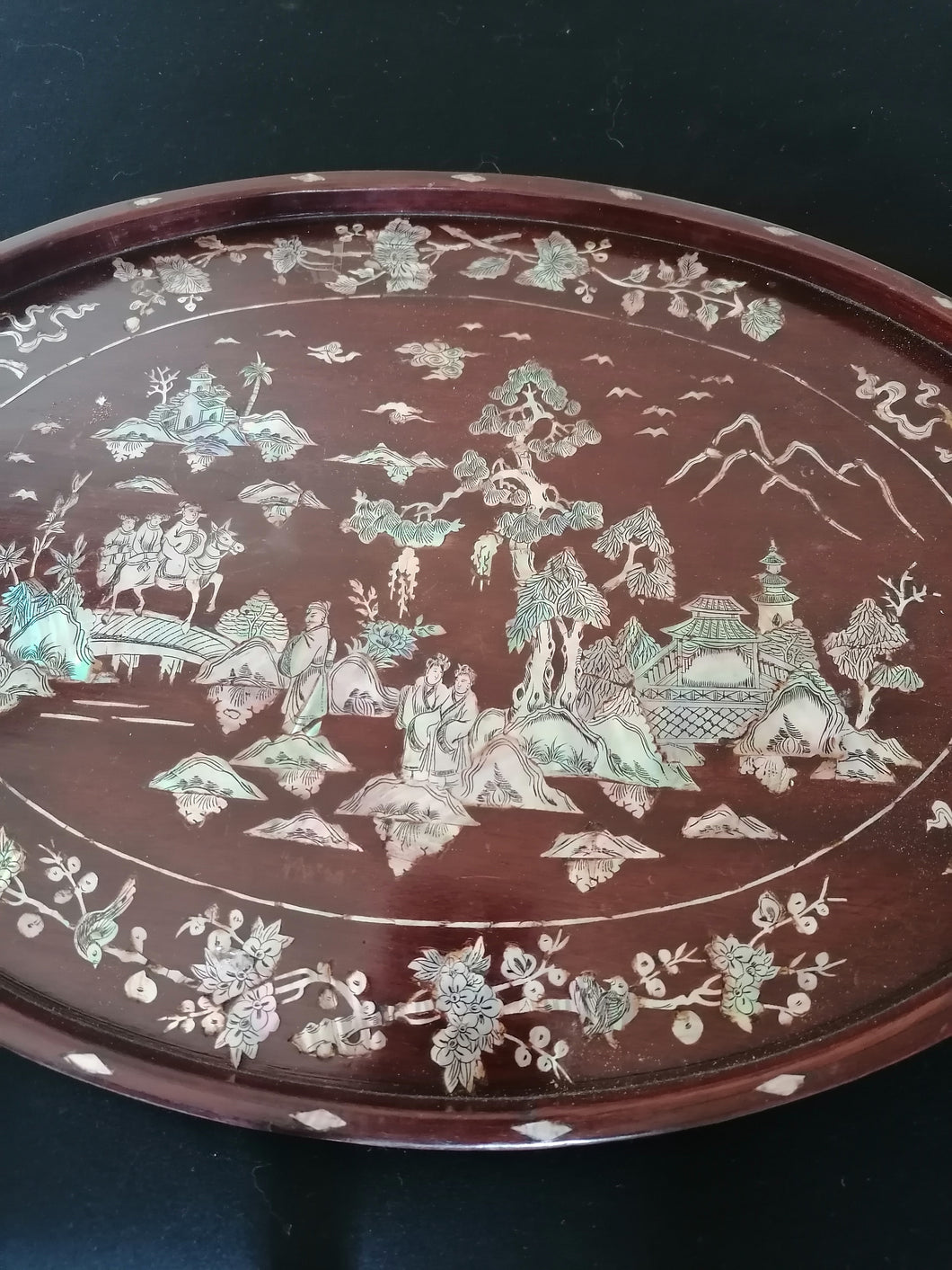 Plateau ovale bois nacre personnages fleurs Vietnam Indochine 19è