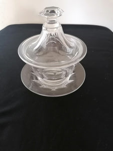 Bonbonnière en cristal taillé style Louis Philippe.