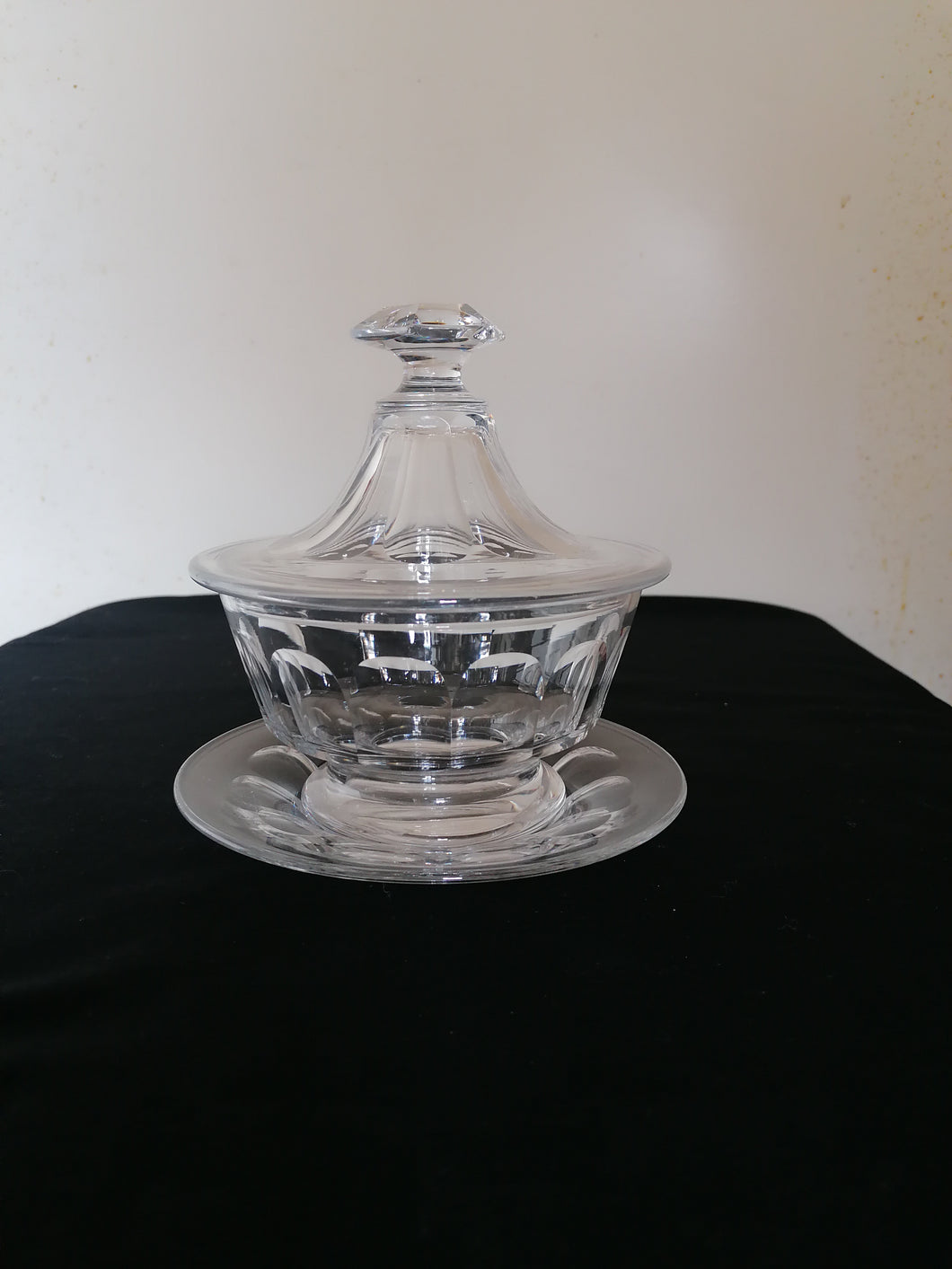Bonbonnière en cristal taillé style Louis Philippe.
