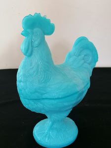 Coq bonbonnière en opaline bleu.