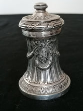 Charger l&#39;image dans la galerie, Moulin à poivre Allemand XIXème, style Louis XVI en argent massif.
