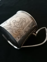Charger l&#39;image dans la galerie, Gobelet à thé russe en argent massif. Vers 1900
