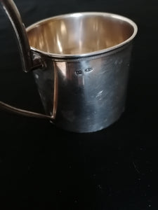 Gobelet à thé russe en argent massif. Vers 1900
