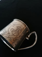 Charger l&#39;image dans la galerie, Gobelet à thé russe en argent massif. Vers 1900
