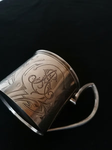 Gobelet à thé russe en argent massif. Vers 1900