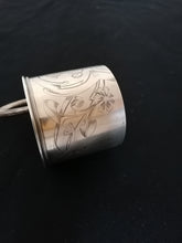 Charger l&#39;image dans la galerie, Gobelet à thé russe en argent massif. Vers 1900
