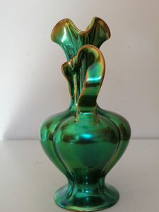 Zsolnay pecs Hongrie, vase style Art nouveau  en faïence émaillé. 