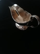 Charger l&#39;image dans la galerie, Saucière en argent massif de jezler
