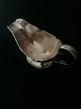 Charger l&#39;image dans la galerie, Saucière en argent massif de jezler

