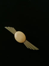 Charger l&#39;image dans la galerie, Broche vintage synthétique 
