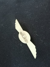 Charger l&#39;image dans la galerie, Broche vintage synthétique 
