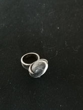 Charger l&#39;image dans la galerie, Bague création argent et pierre
