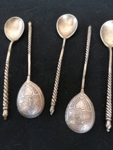 Charger l&#39;image dans la galerie, Russie XIXème 5 cuillières en argent massif.

orfèvre Stepan Kuzmich Levin
