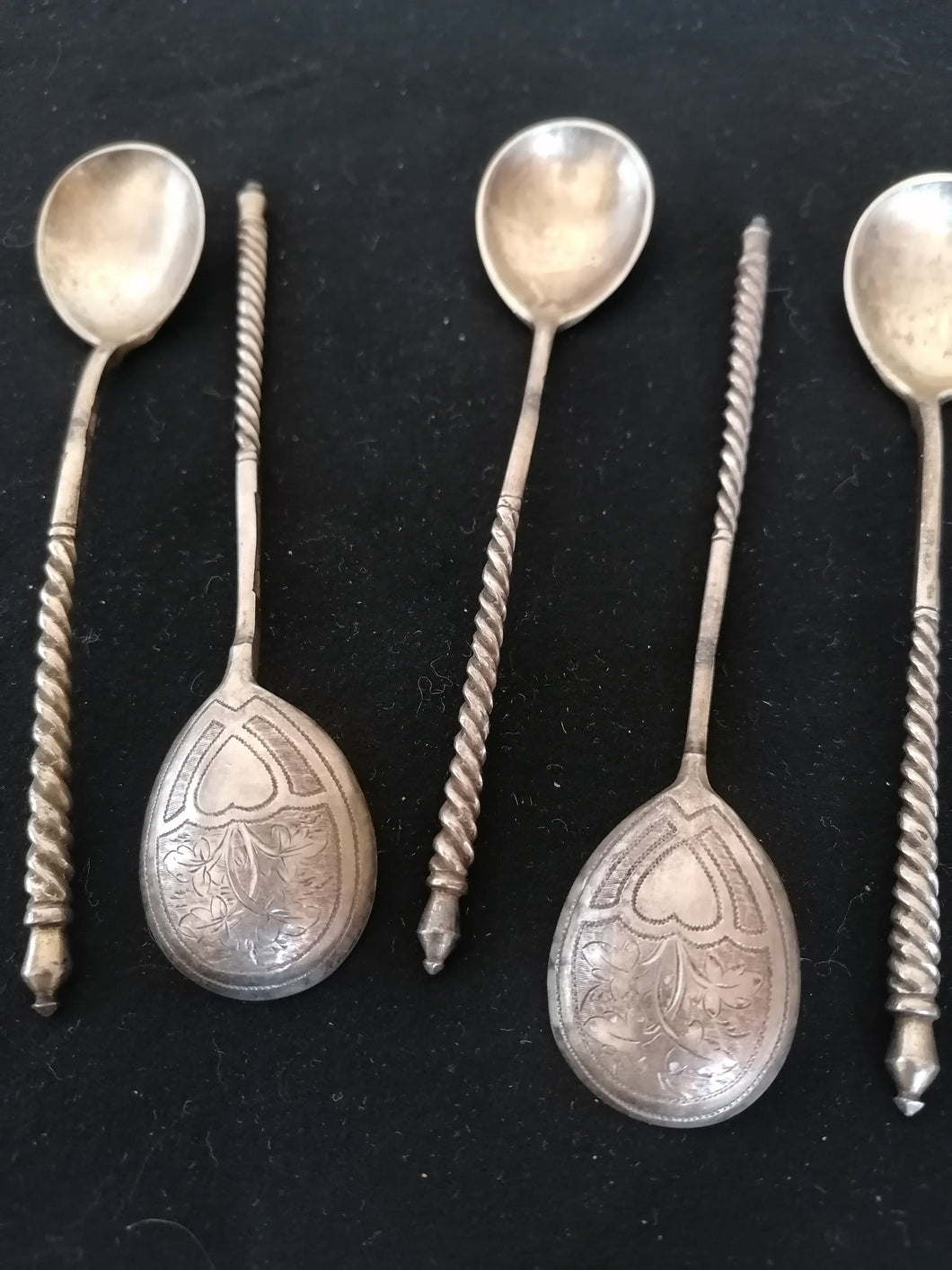 Russie XIXème 5 cuillières en argent massif.

orfèvre Stepan Kuzmich Levin