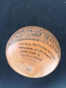 Courge sculpté, travail fin. Pérou XXème et signé