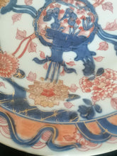 Charger l&#39;image dans la galerie, Imari japon XXème, assietes en porcelaine fine, peinte à la main. Diamètre 22cm
