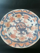 Charger l&#39;image dans la galerie, Imari japon XXème, assietes en porcelaine fine, peinte à la main. Diamètre 22cm
