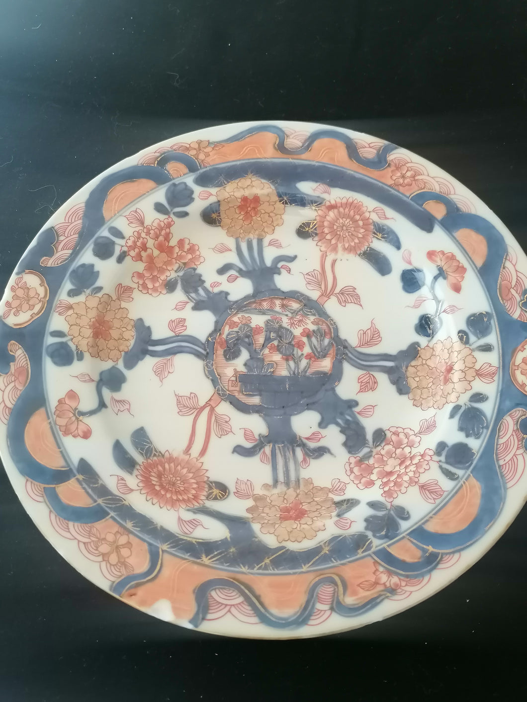 Imari japon XXème, assietes en porcelaine fine, peinte à la main. Diamètre 22cm