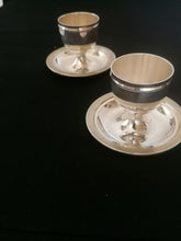 Charger l&#39;image dans la galerie, Parie de coquetier en métal argenté. Sans marque
