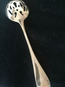 Christofle doré (vermail) cuillière à olive  parfait état.