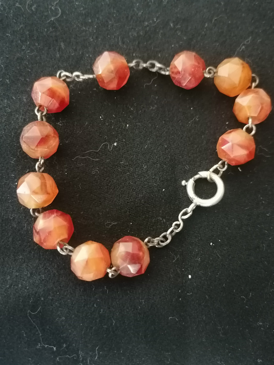Bracelet en cornaline taillé