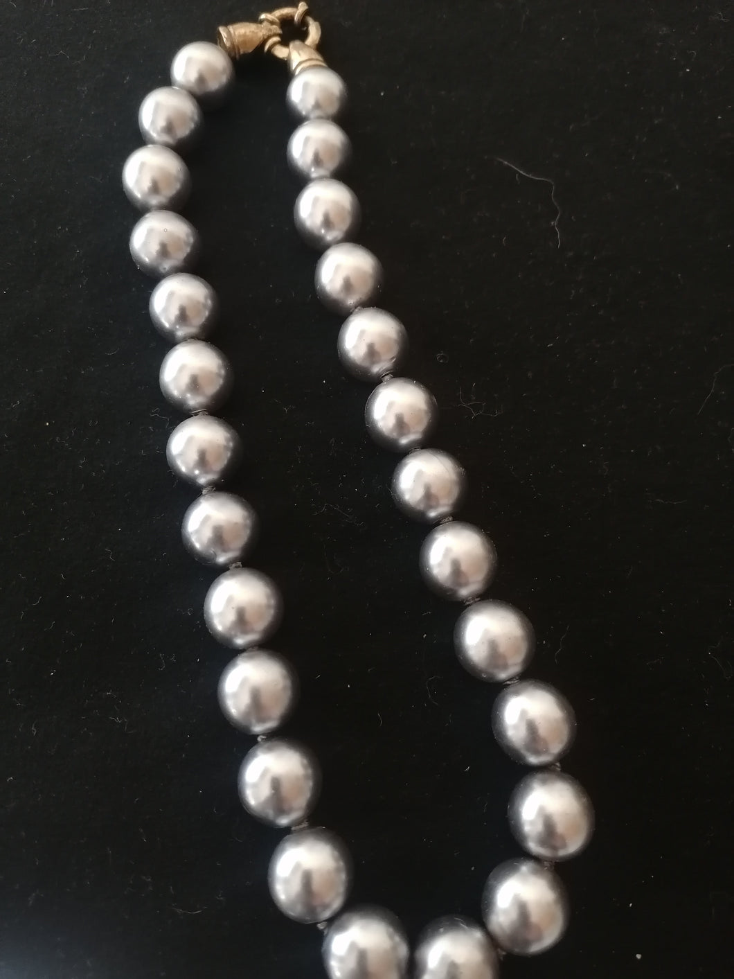 Collier perles grise synthétique fermoir en argent doré 