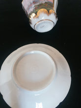Charger l&#39;image dans la galerie, Tasse et sous tasse peinte à la main, porcelaine Allemande représentent la vielle de Kiel

