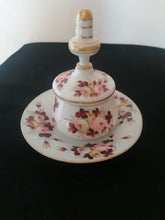 Charger l&#39;image dans la galerie, Sucrier ou bonbonnière en opaline peinte ancienne. Avec sa sous coupe
