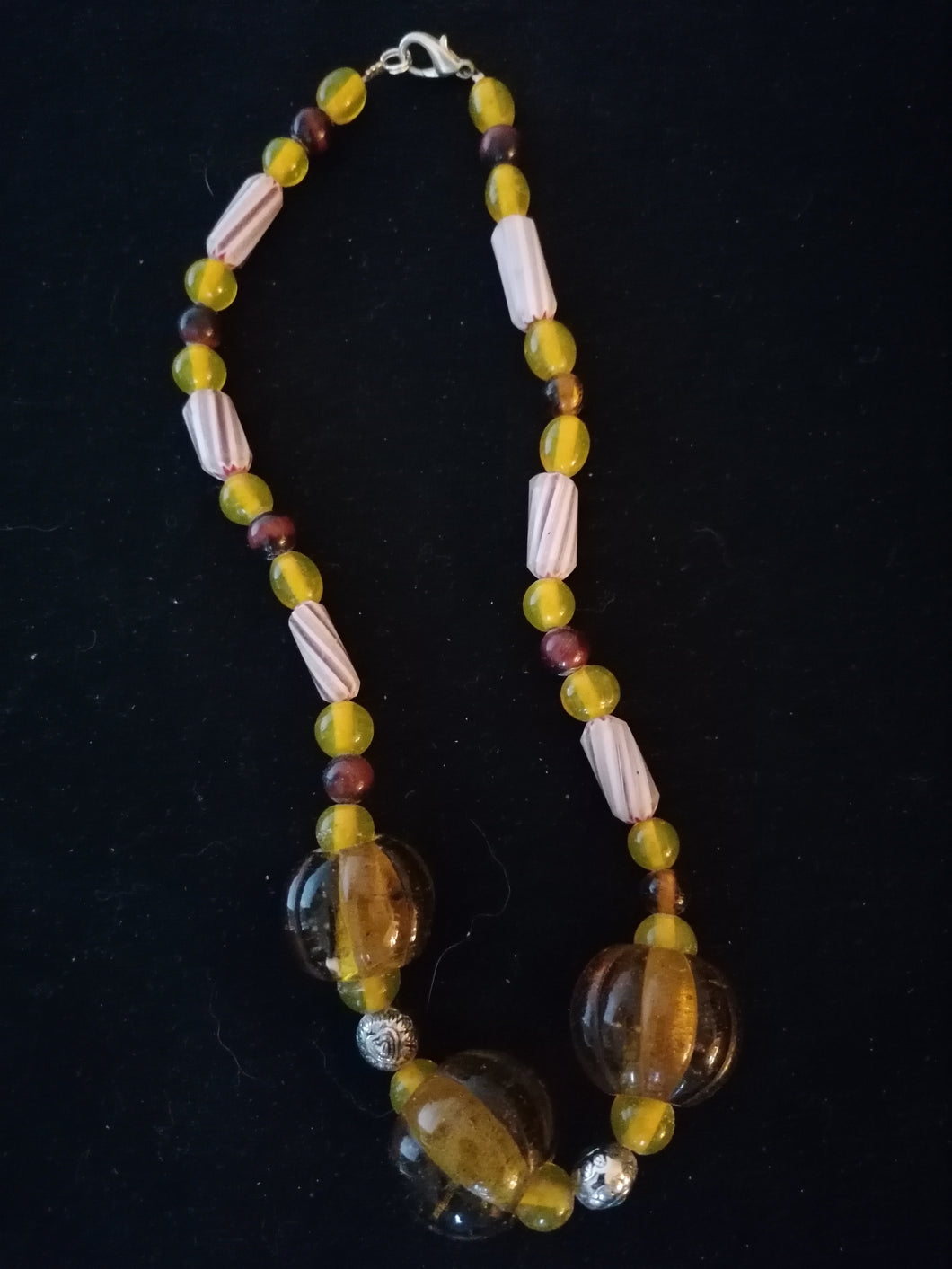 Collier vintage perles en verres colorées. 